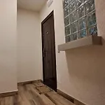 - Vraca