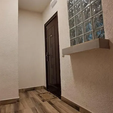 - Vraca